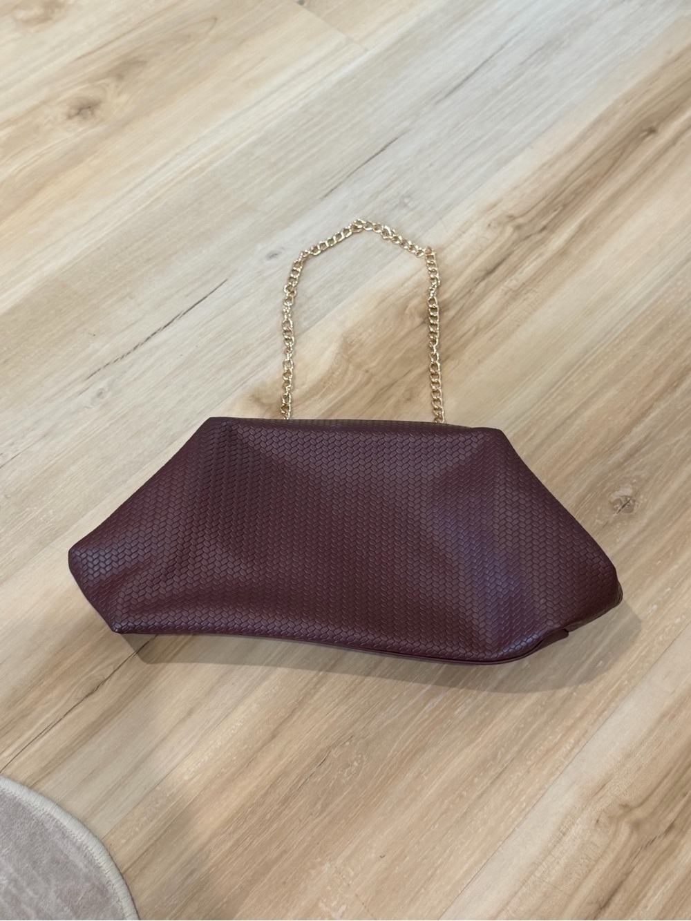 Gold-Chain Burgundy Women’s Shoulder Bag